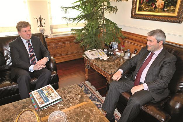 Minister invites Nokia to invest in Turkey