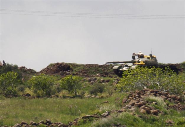 Syrian forces clash with rebels near Turkish border: activists