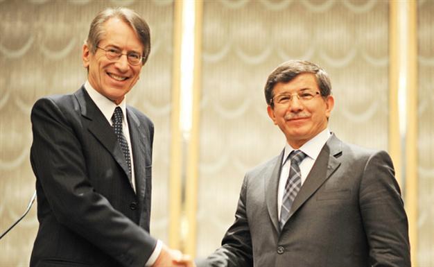 Turkish foreign minister recalls Srebrenica crimes for Syria killings