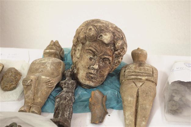 Stolen Greek coins, objects recovered