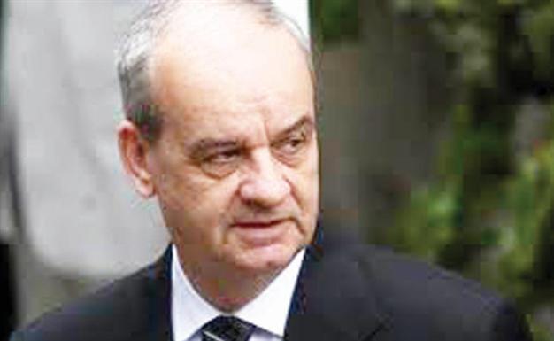 Court suspends charges against intelligence official