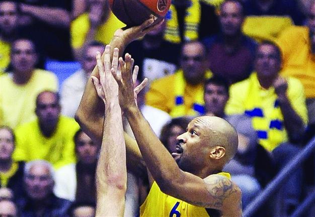 Pana, Maccabi battle for final ticket to Istanbul