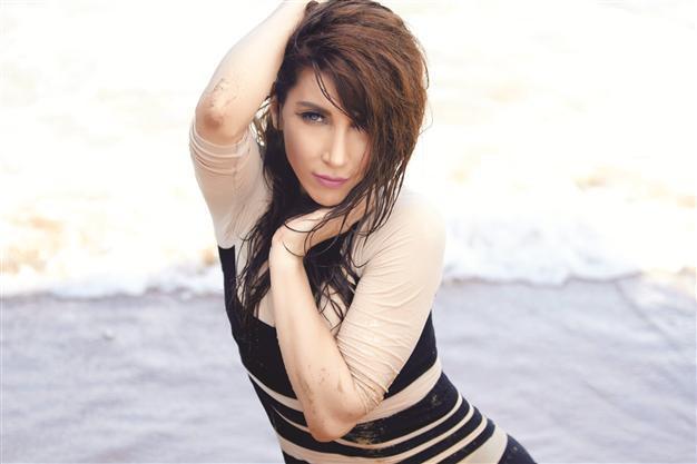 Turkish pop star on stage in İzmir