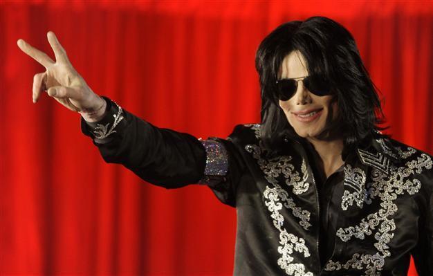 Michael Jackson costumes to be exhibited, sold