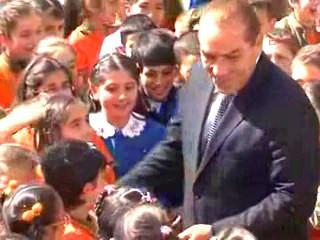Children moved to tears of joy by Atatürk look-a-like