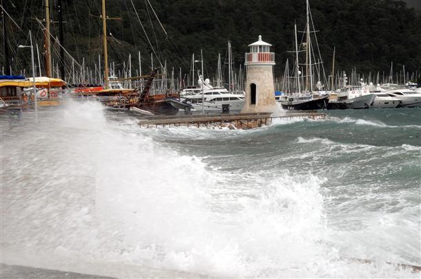 Storms paralyze life across Turkey