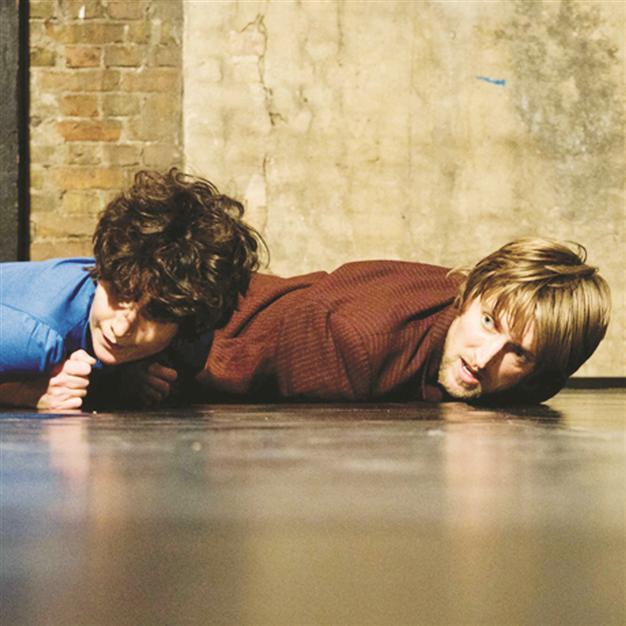 Performance show based on silence at Salon İKSV