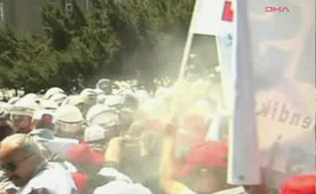 Workers gassed at Ankara Labor Day rally