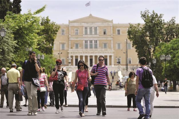 Greece sinks deep, Fitch speaks of euro walkout