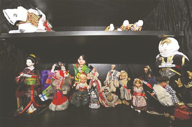 Hundreds of dolls symbolize world cultures since 1950s