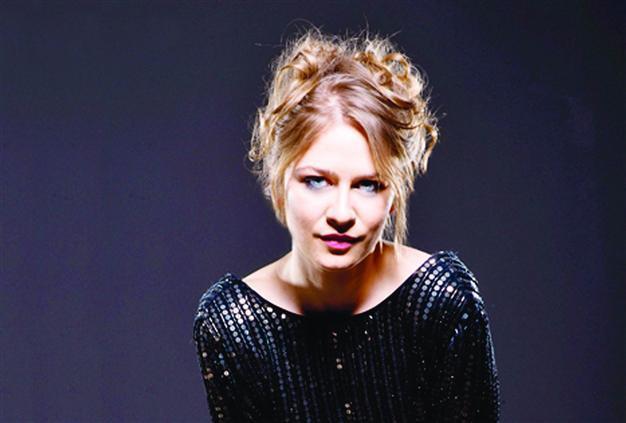 TV actress to perform with music project