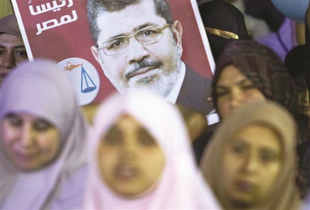 Egypt expats favor mild Islamist