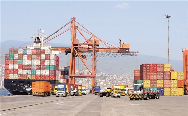Foreign trade deficit plunges 27 pct in April