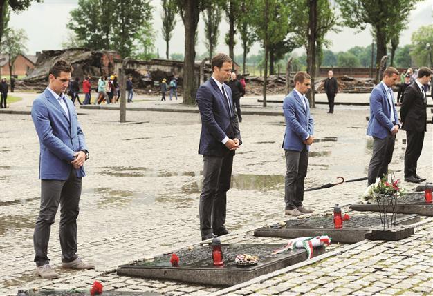 German team responds to Auschwitz visit criticism