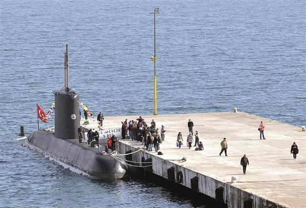 Turkish submarine completes record dive