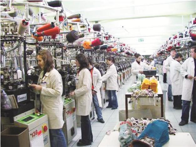 Turkeys current account deficit narrowing