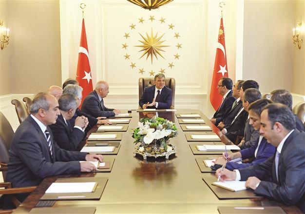 Consensus a must for new charter, says Gül
