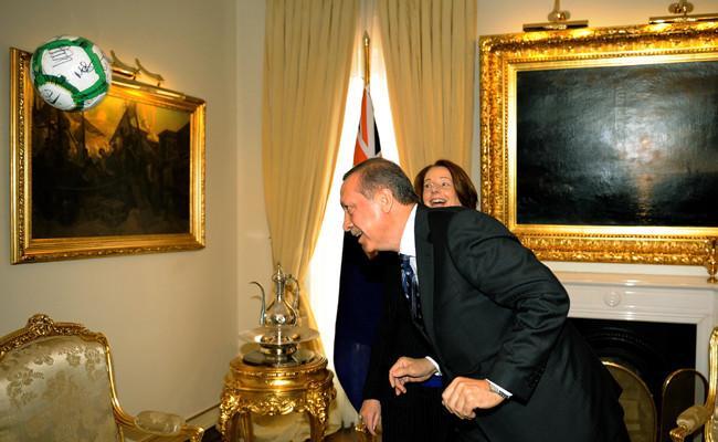 Australian, Turkish prime ministers play football