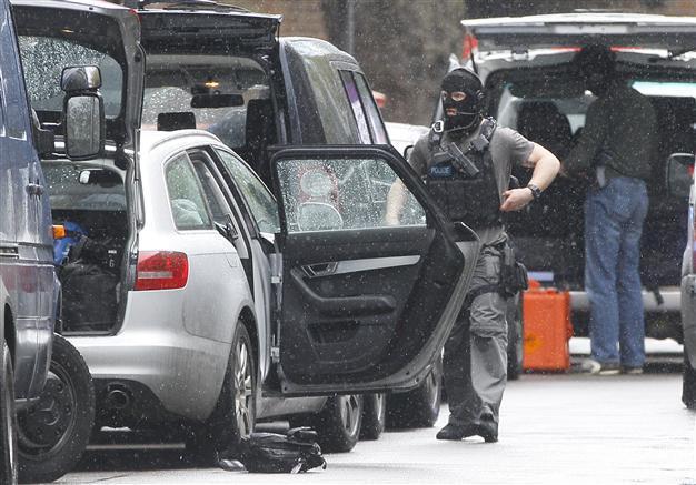 London police arrest possible suicide attacker