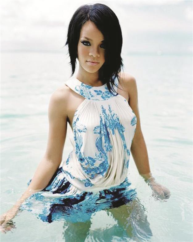 Rihanna comes to marina opening