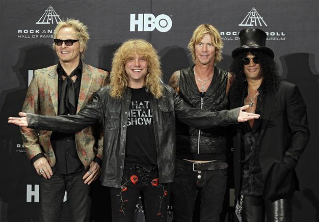 Guns N' Roses jams way into Rock Hall