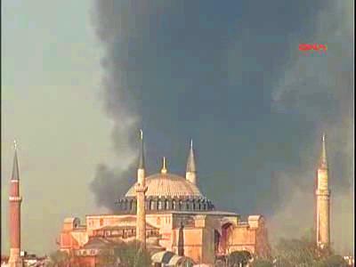 Large Istanbul fire damages more than 60 workshops