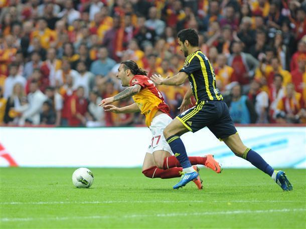 Fenerbahçe defeats Galatasaray 2-1 in playoff game