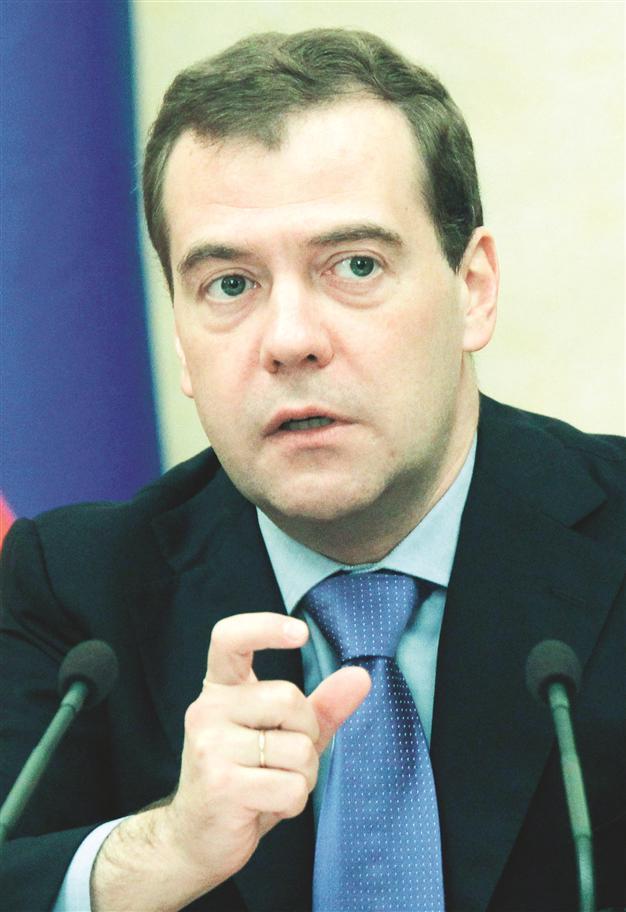 Medvedev furious after summit road collapses