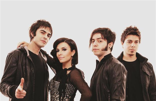 Model band lIve at Istanbul