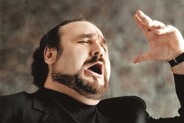 Hakan Aysev on stage for METU concert