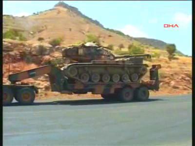 Turkey sends military convoy to Syrian border