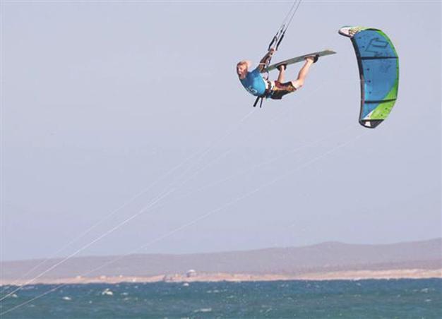 Kiteboard competition in Istanbul
