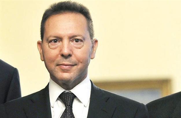 Greek finance minister gets sworn in