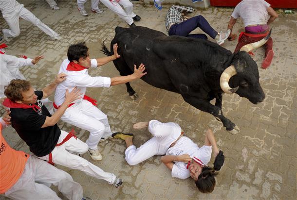 Six injured in opening Pamplona bull run