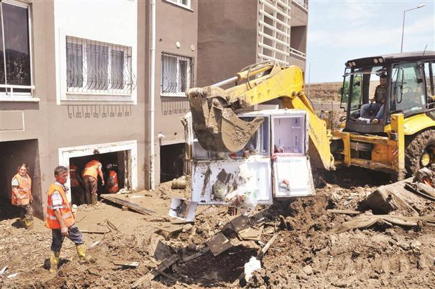 ‘TOKİ, municipality responsible for flood’