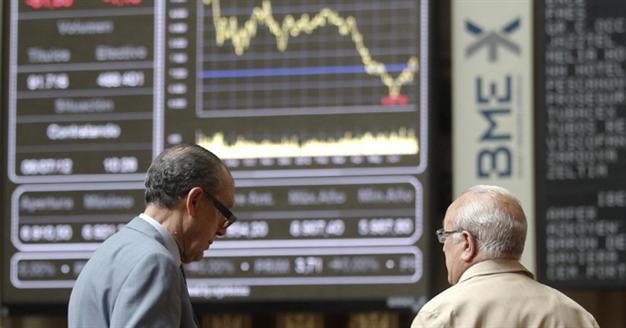 Spain borrowing rate hits bailout danger zone