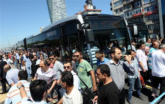 Platform collapses at metrobus stop in Istanbul
