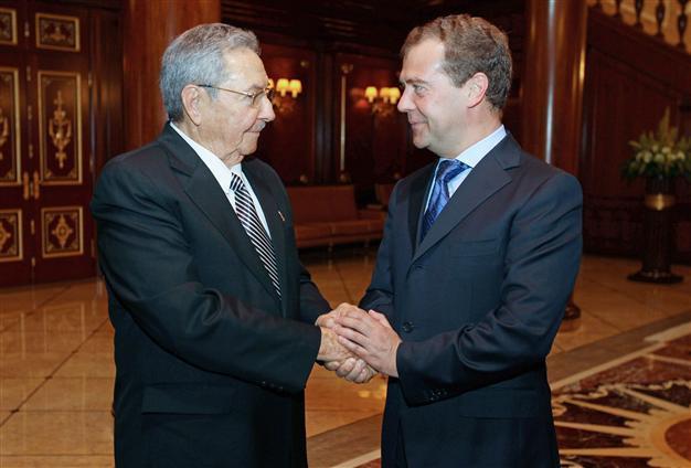 Raul Castro in Moscow to revive Russia ties