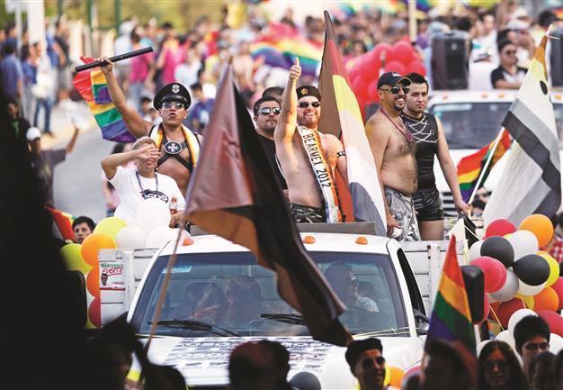 Berlin gay pride parade draws 700,000 people