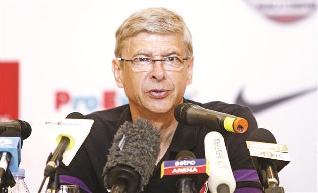 Van Persie ‘world class,’ says Wenger