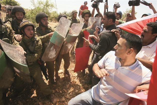 Palestine suffers major financial crisis