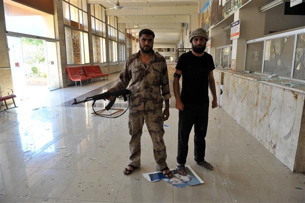 Rebels claim control of Turkish-Syrian border