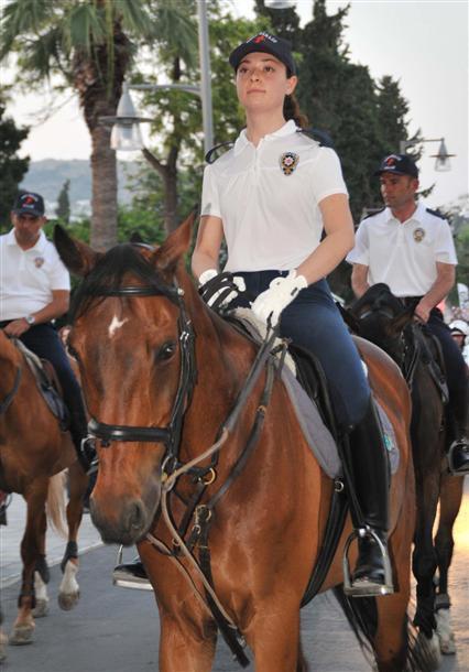 Mounted police in Bodrum mission