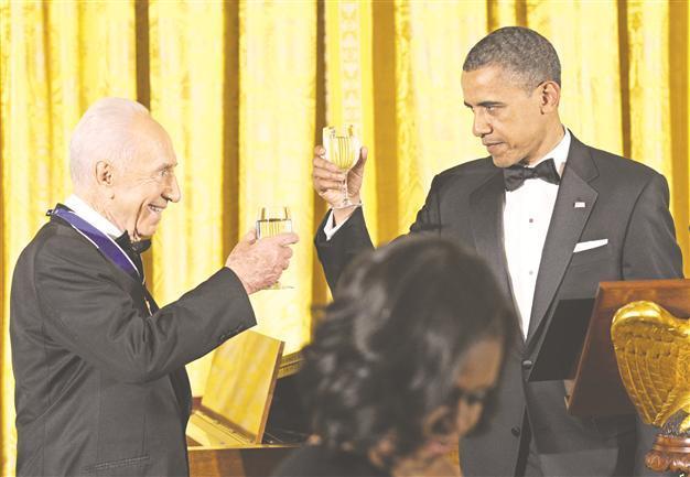 US rivals turn eyes to world