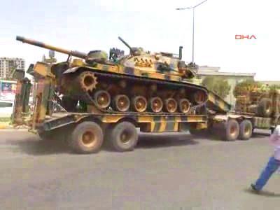 Turkish tanks on military exercise near Syrian border