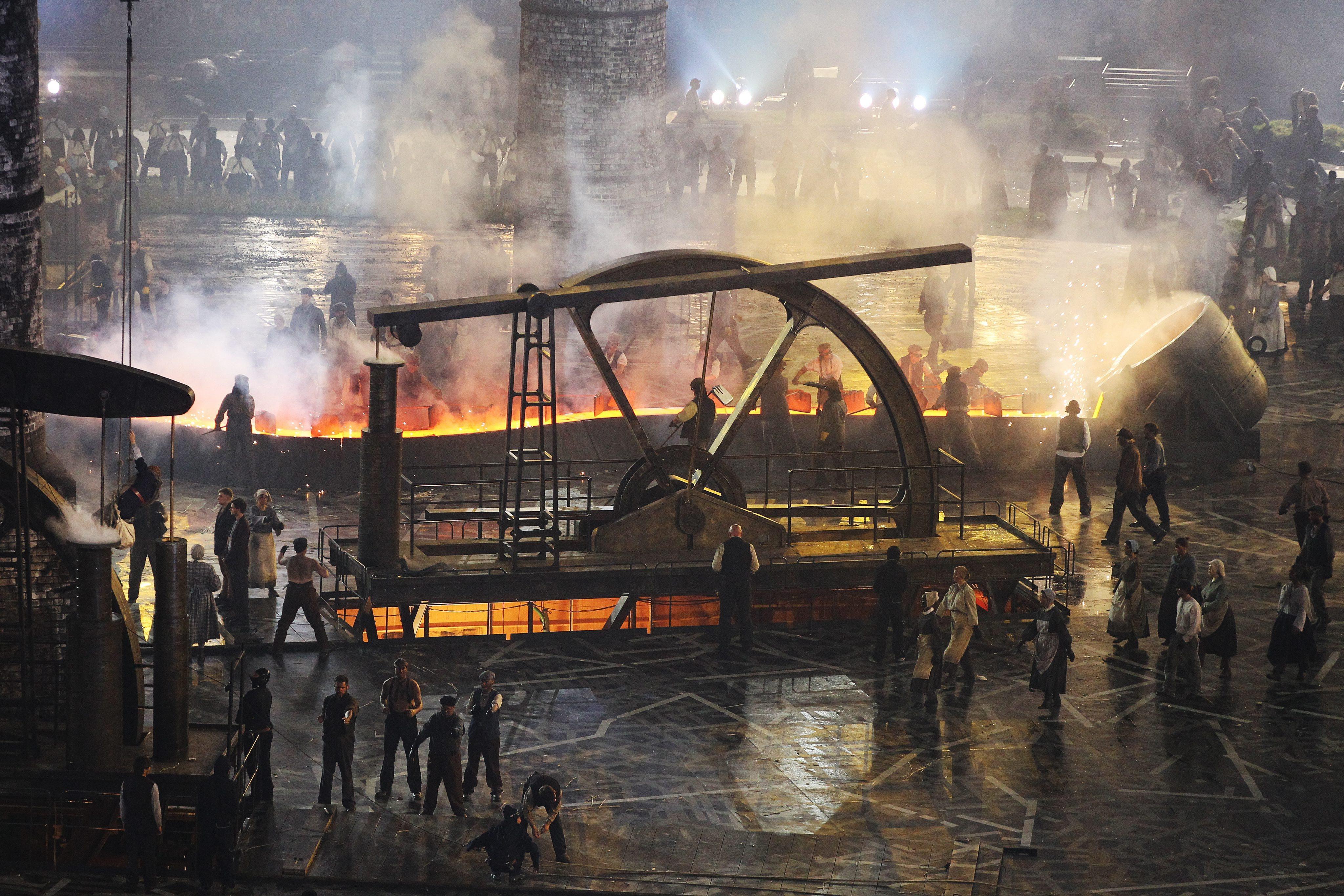 Danny Boyle shifts to royal court