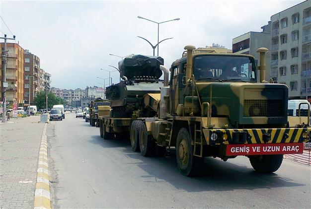 Turkish military convoy heads for Syrian border: reports