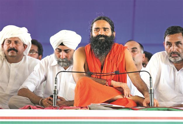 Yoga guru defies Indian government