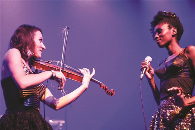 OI VA VOI TAKES THE STAGE AT AYA YORGİ