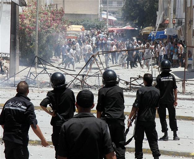 Tunisian interior ministry bans demonstrations